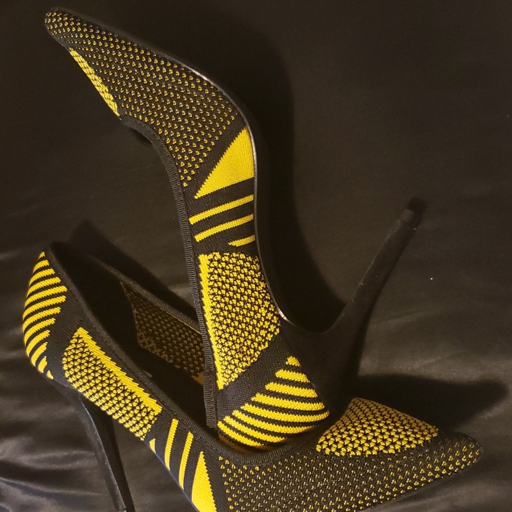 Pumps - Picture 2 of 4